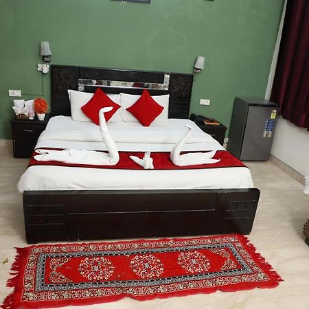 Hotel Ashray Noida Exterior photo