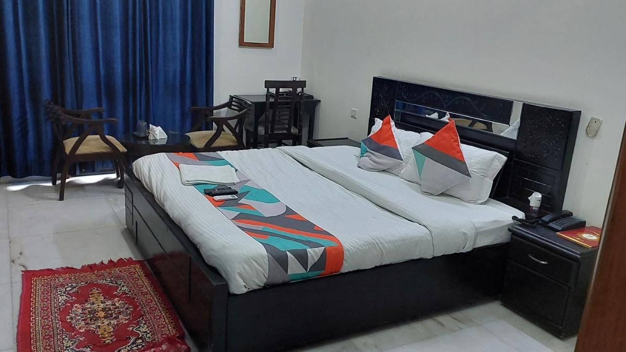 Hotel Ashray Noida Exterior photo