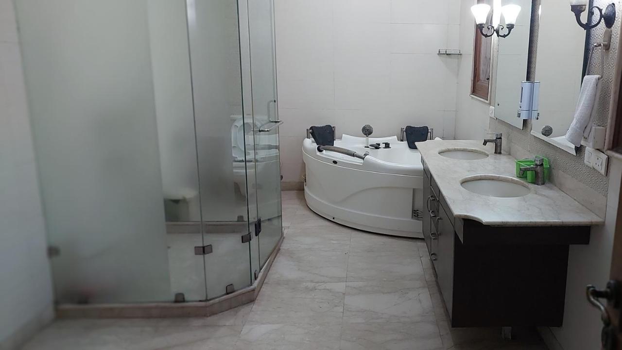 Hotel Ashray Noida Exterior photo