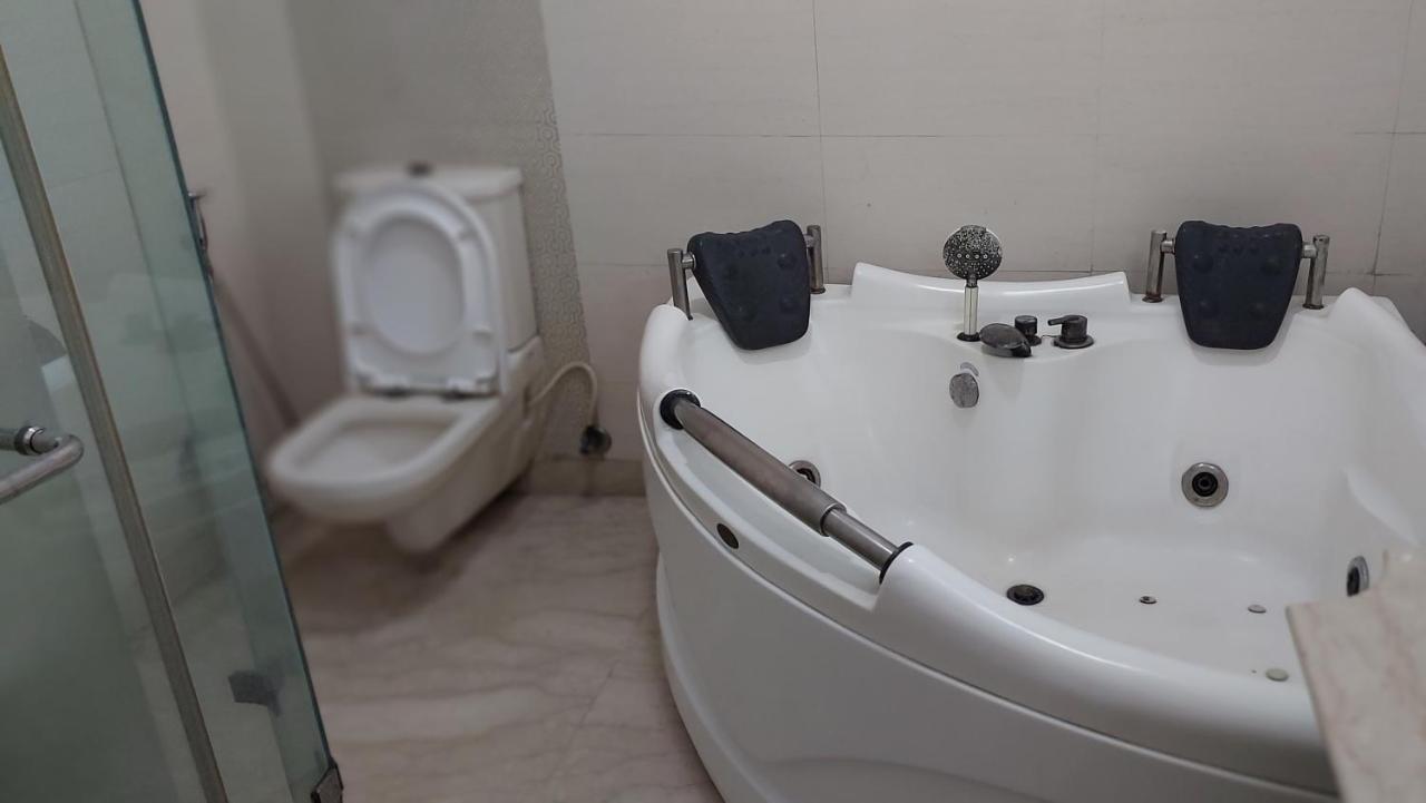 Hotel Ashray Noida Exterior photo