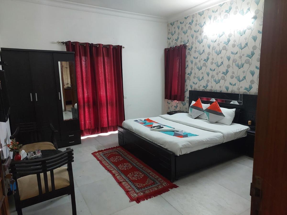 Hotel Ashray Noida Exterior photo