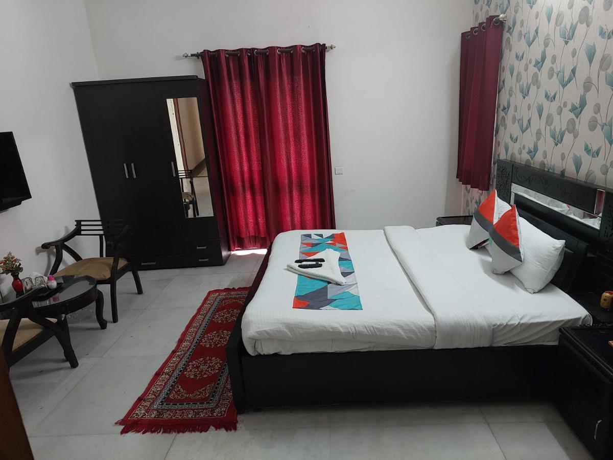 Hotel Ashray Noida Exterior photo
