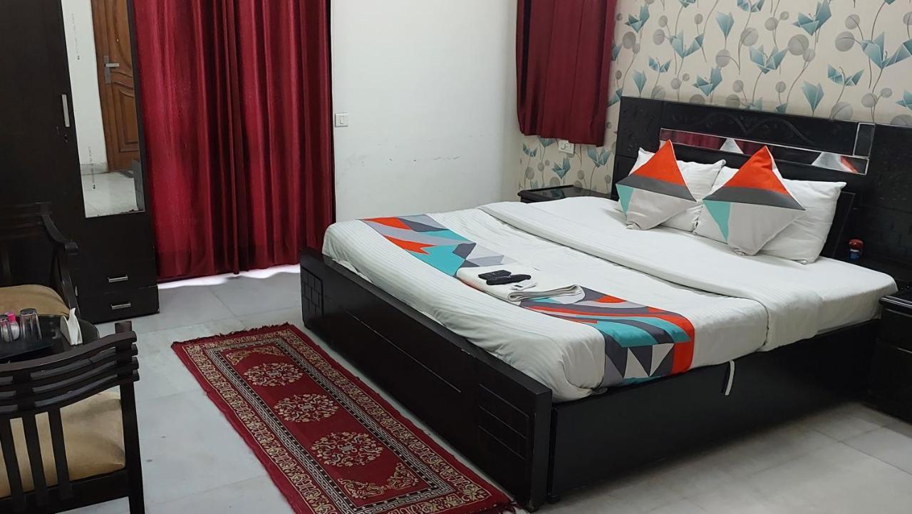 Hotel Ashray Noida Exterior photo
