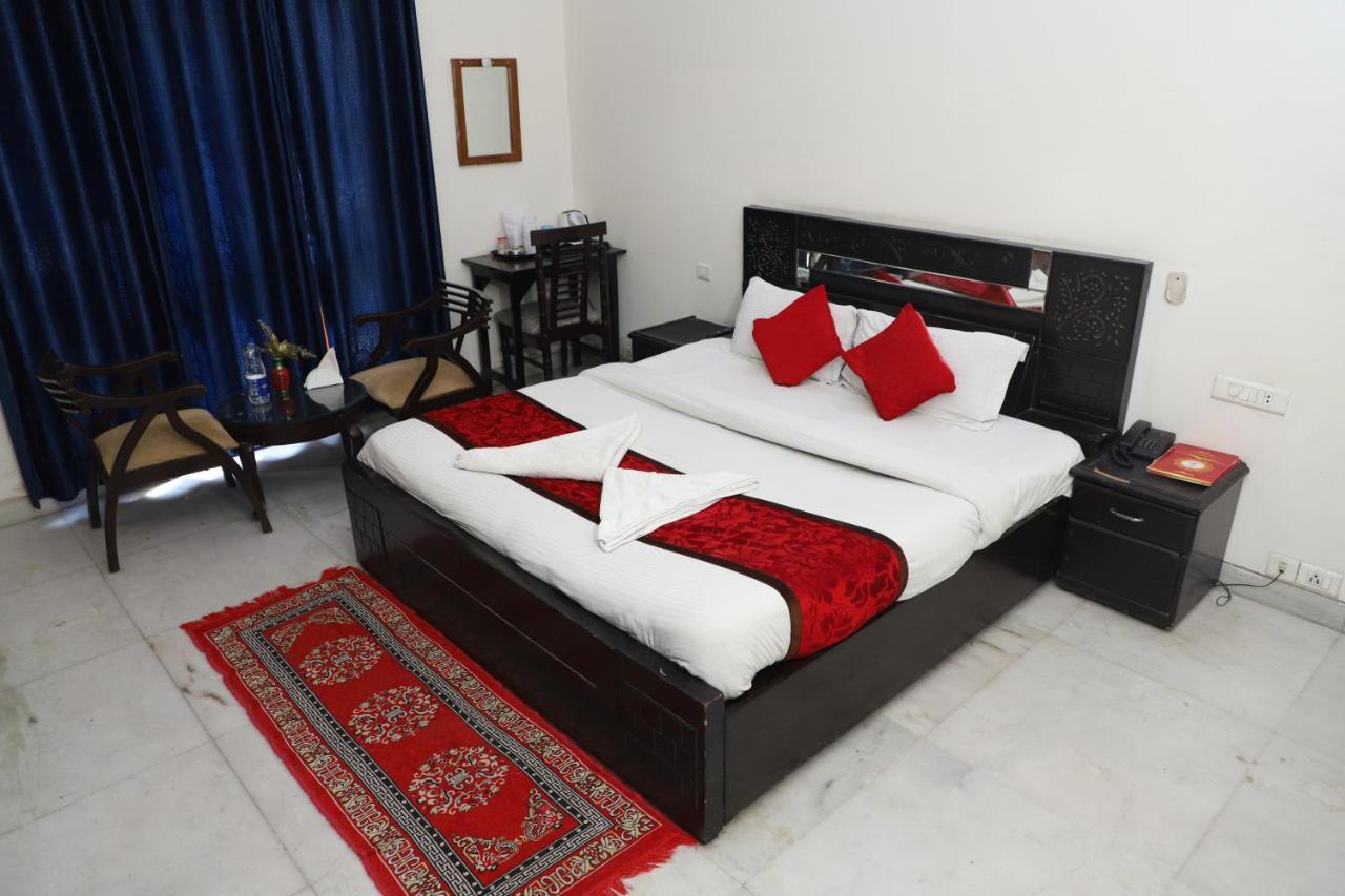 Hotel Ashray Noida Exterior photo