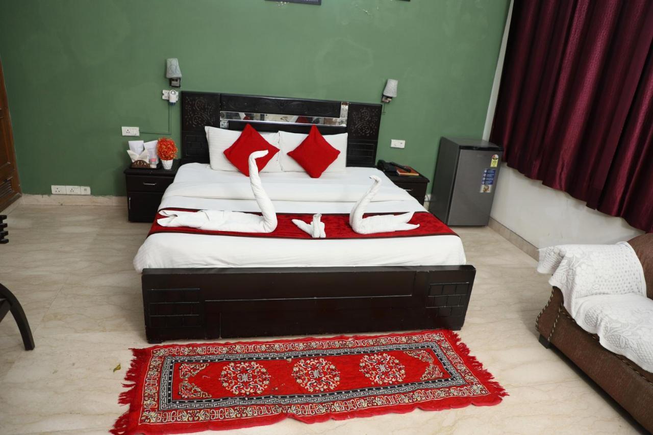 Hotel Ashray Noida Exterior photo