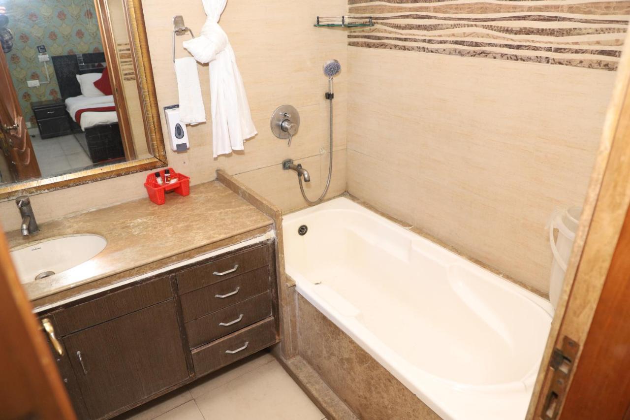 Hotel Ashray Noida Exterior photo