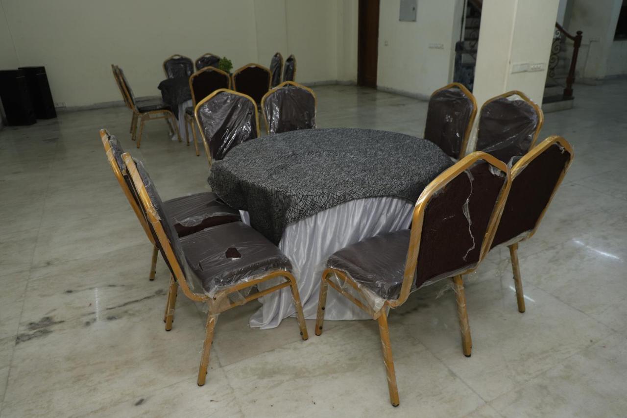 Hotel Ashray Noida Exterior photo