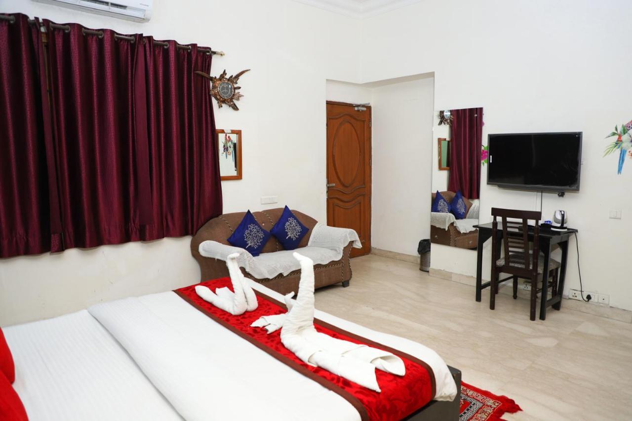 Hotel Ashray Noida Exterior photo