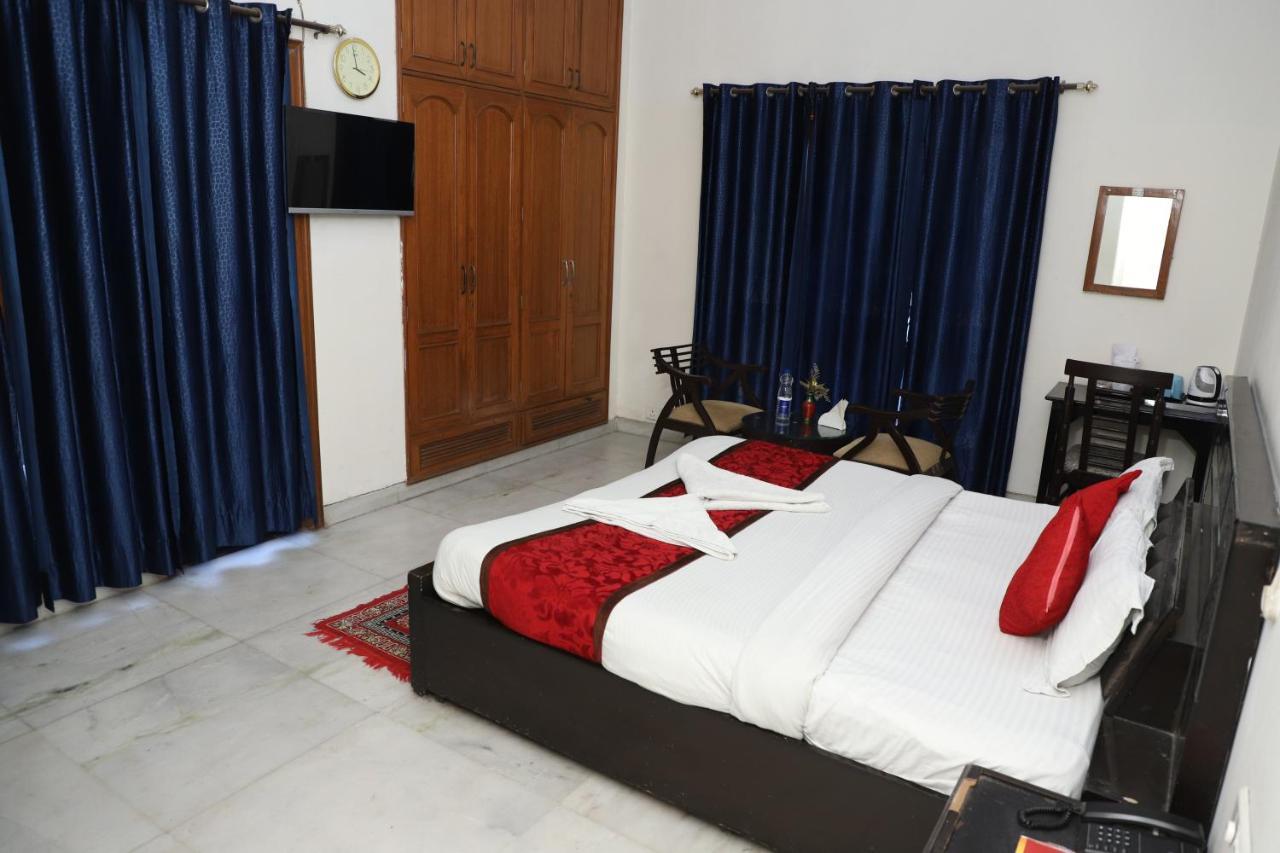 Hotel Ashray Noida Exterior photo