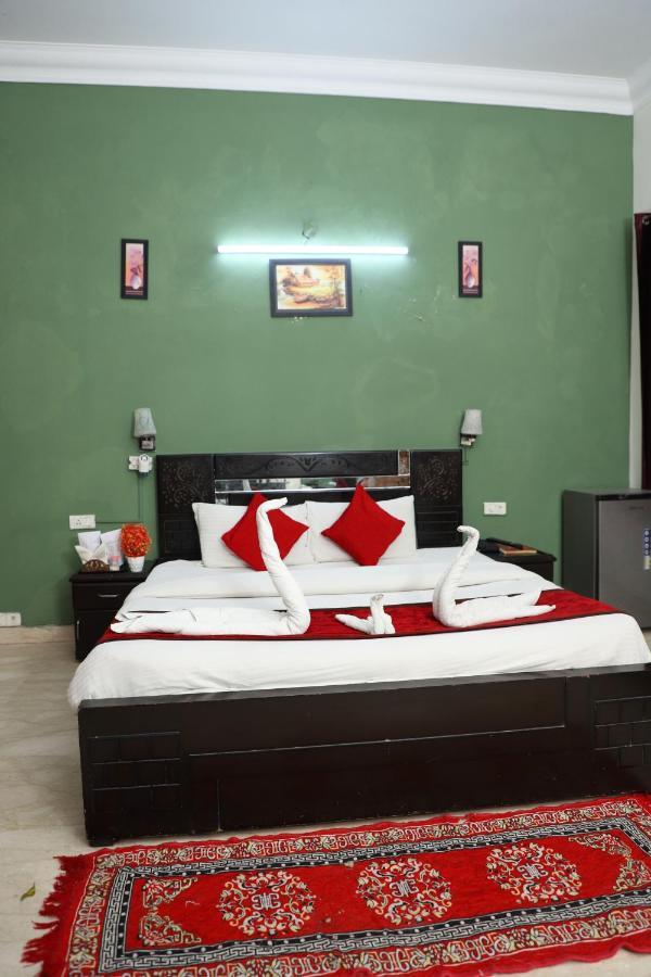 Hotel Ashray Noida Exterior photo