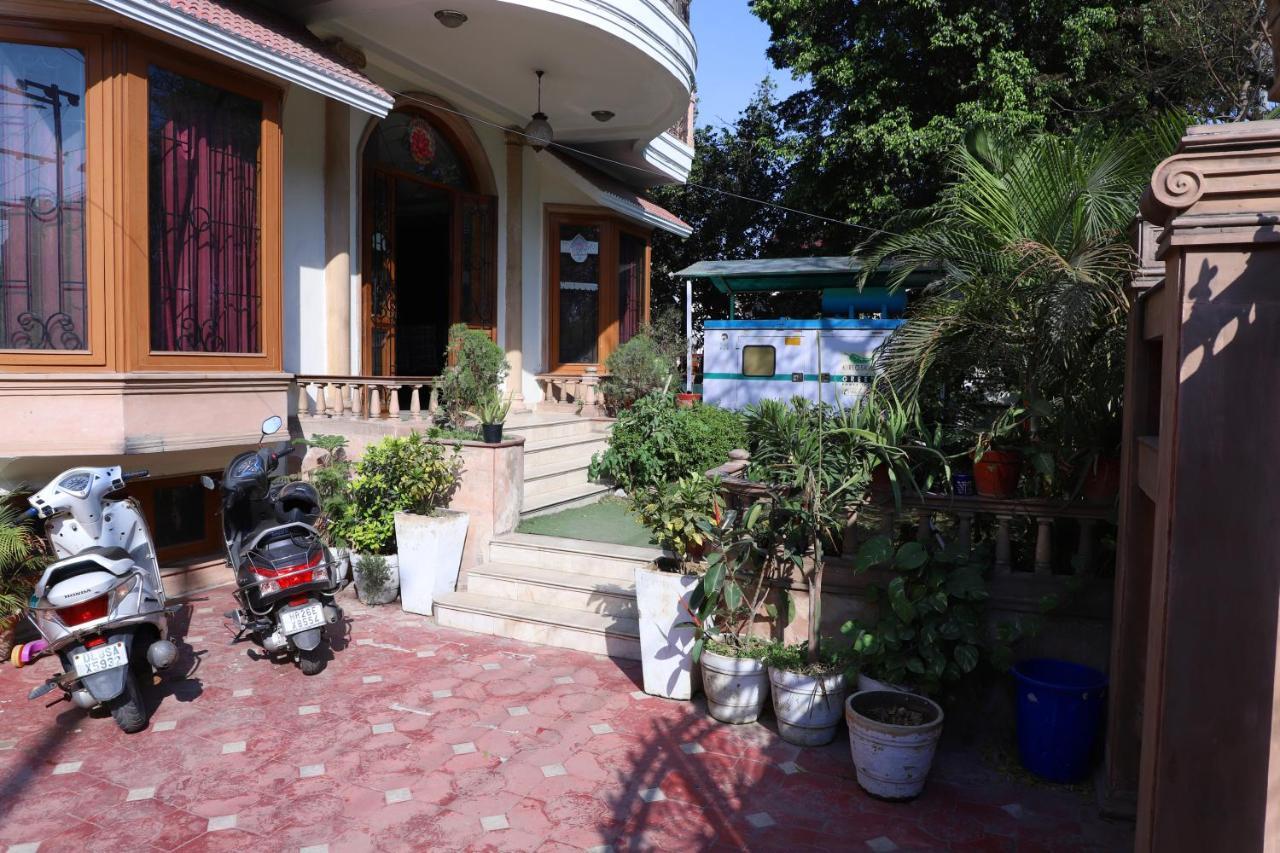 Hotel Ashray Noida Exterior photo