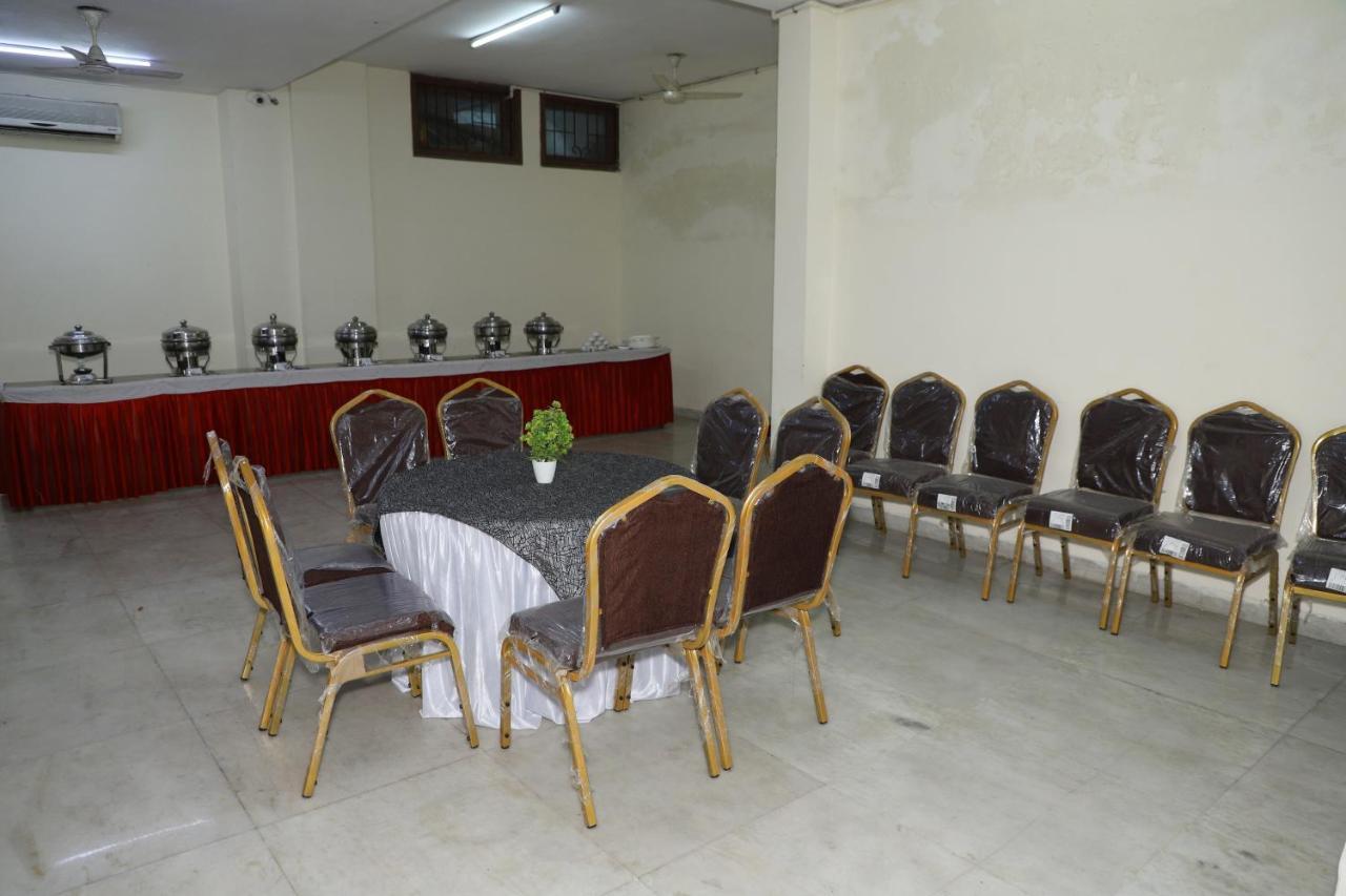 Hotel Ashray Noida Exterior photo