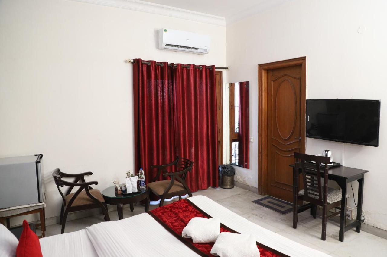 Hotel Ashray Noida Exterior photo