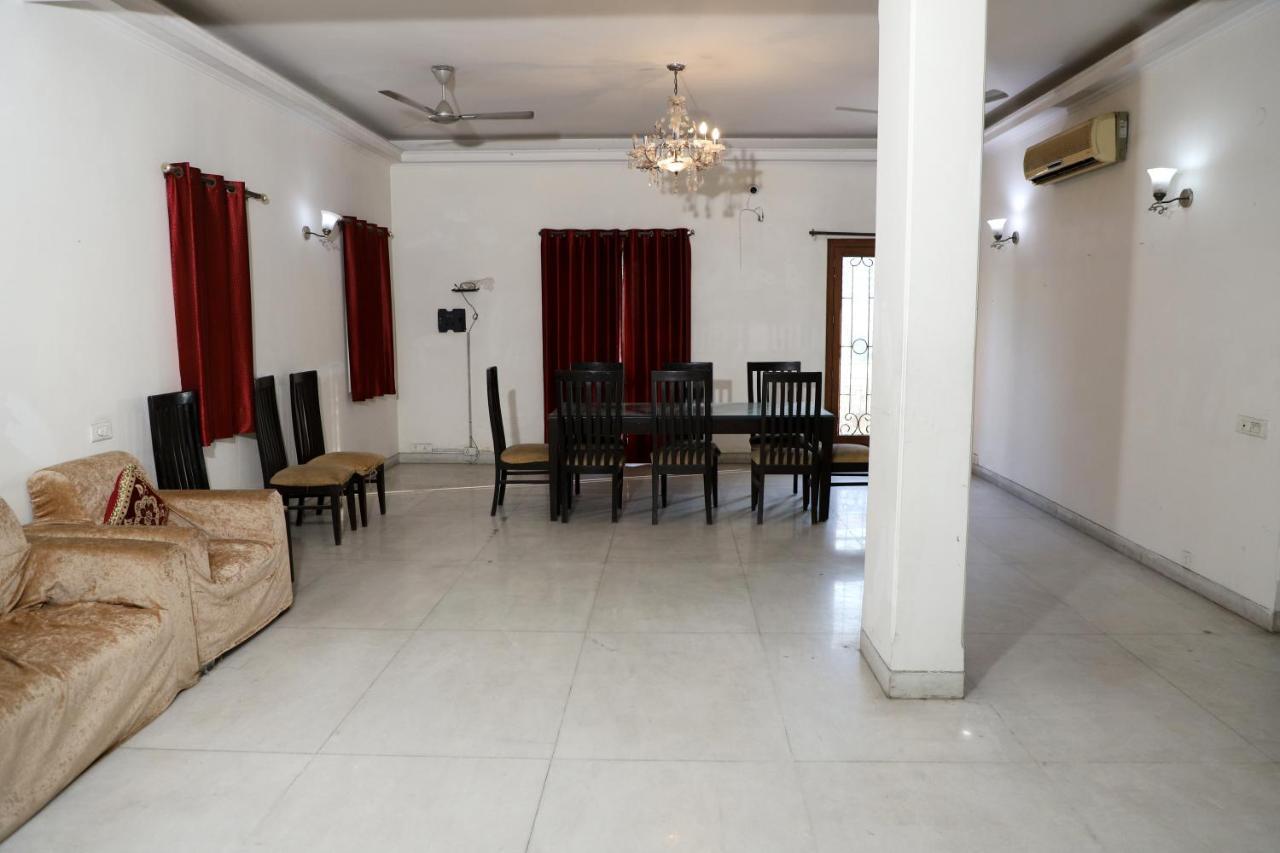 Hotel Ashray Noida Exterior photo