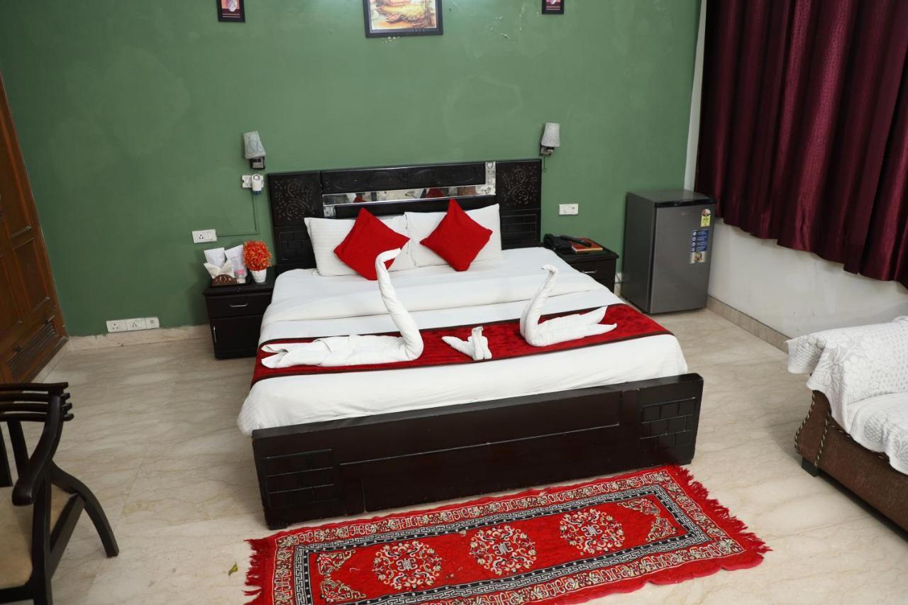 Hotel Ashray Noida Exterior photo