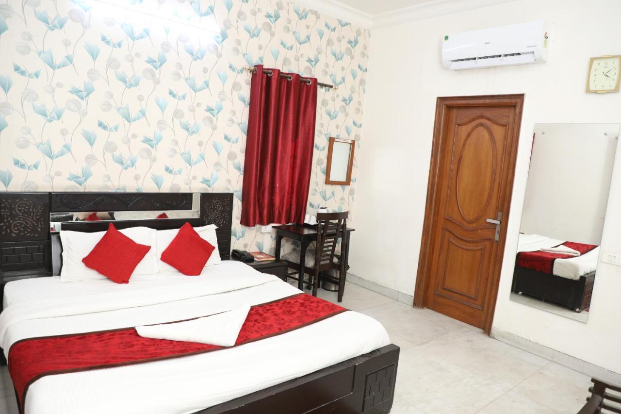 Hotel Ashray Noida Exterior photo