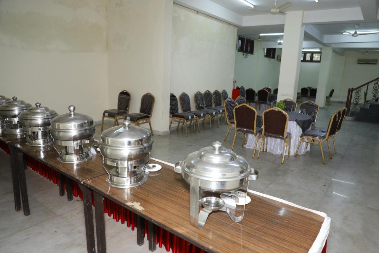 Hotel Ashray Noida Exterior photo